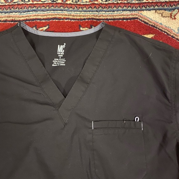 🚫SOLD🚫Med Couture Men’s Scrub Top Bundle - Picture 2 of 6